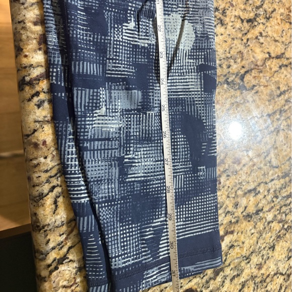 Sweaty Betty Navy and Light Gray Patterned Leggings - Picture 12 of 12